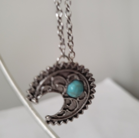 SOLD!!!!!!!NWOT STUNNING BOHO MOON NECKLACE SILVER - Picture 3 of 4